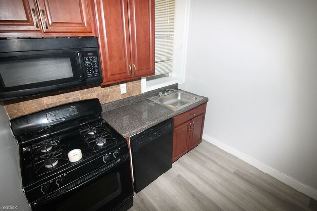 Building Photo - 1 br, 1 bath Apartment - 429 Hoboken Ave 5