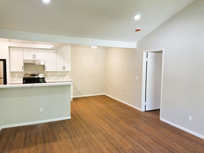 Building Photo - Fully Remodeled Second Story Condo with La...