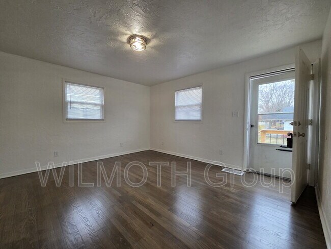 Foto del edificio - 702 W 23rd St