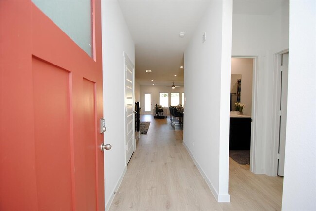 Building Photo - 1666 Westway Dr