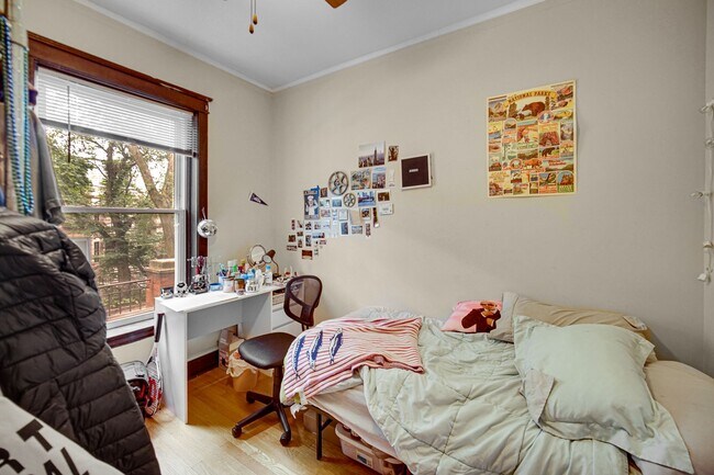 Foto del edificio - 1240 W Cornelia Ave