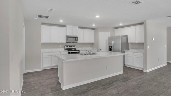 Building Photo - 16 Summerwood Rd S