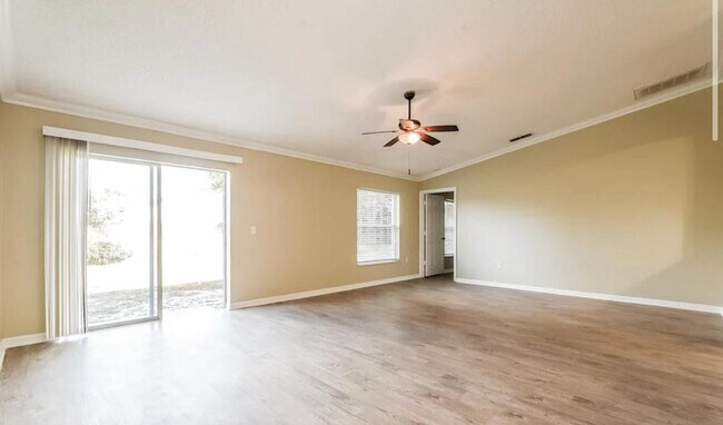 Building Photo - 472 Spicer Street