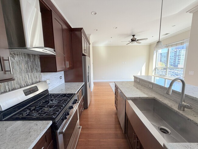 Foto del edificio - 1002 W Van Buren St