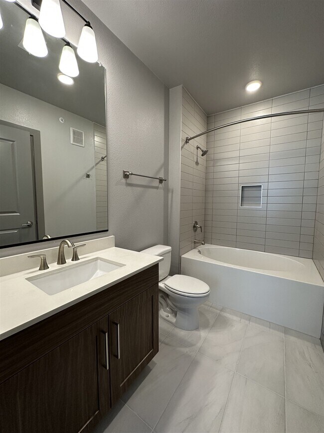 Building Photo - 10024 Blue Mound Road Apt #61103, Fort Wor...