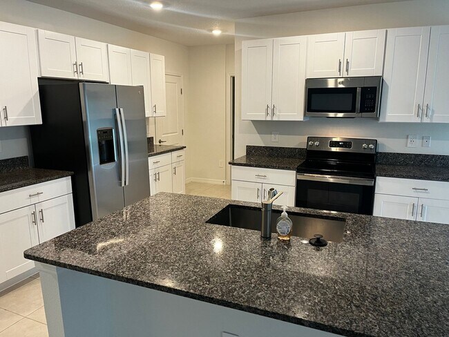 Building Photo - 6 Bedroom Single Family Home in Wimauma