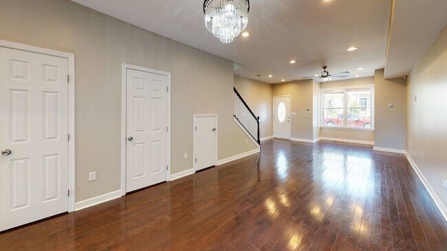 Building Photo - Beautiful Town Home Steps from H Street! P...