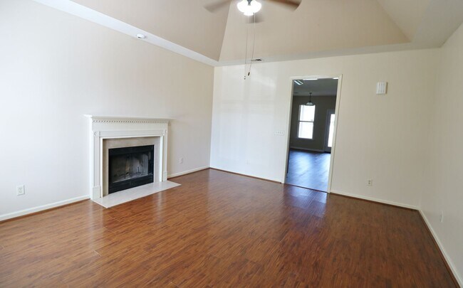 Building Photo - Moody Rental