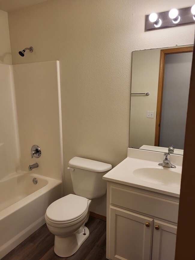 Building Photo - 2138 N Howard Ave