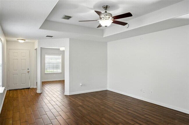 Foto del edificio - 706 Silver Cliff Ln