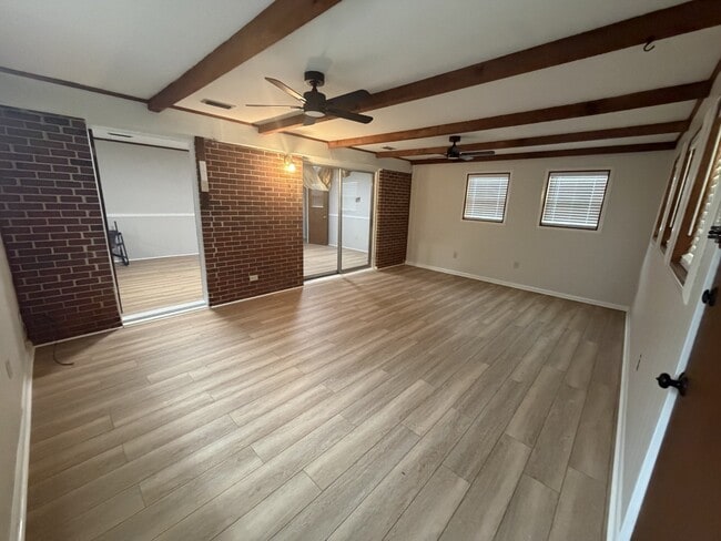 Building Photo - 215 Cardinal Ln