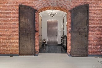 Building Photo - 500 Greenwich St