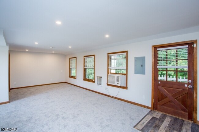 Building Photo - 10 Risler St