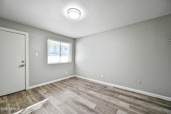 Building Photo - 3025 N 32nd St