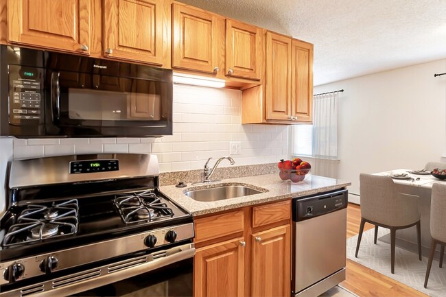 Building Photo - 39 Salmon Brook Dr