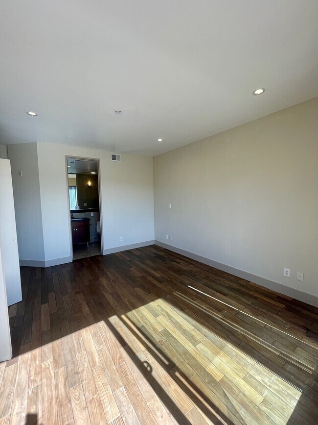Building Photo - 2863 California St