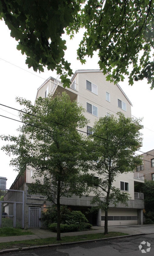 Primary Photo - Broadway Park Apartments