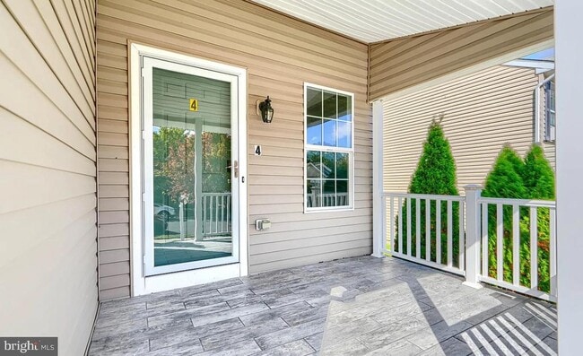 Building Photo - 4 Maya Way