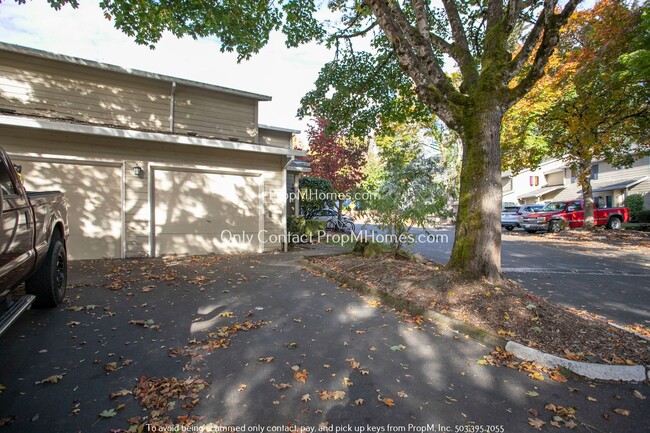 Building Photo - Connected Living in Wilsonville – Close to...