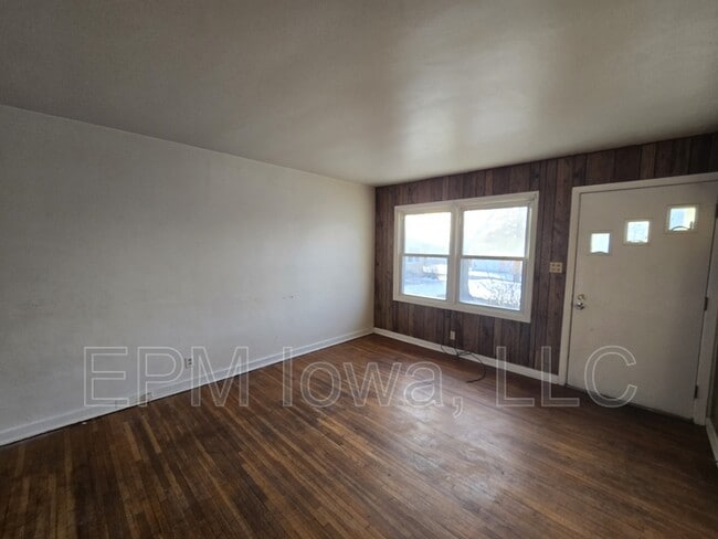 Building Photo - 261 Madison St