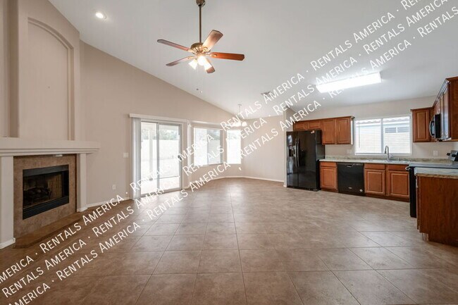 Foto del edificio - 7744 E Dallas St