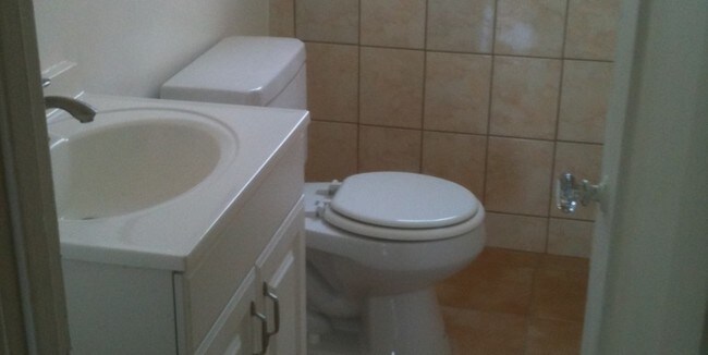 Bathroom - Traveler Manor