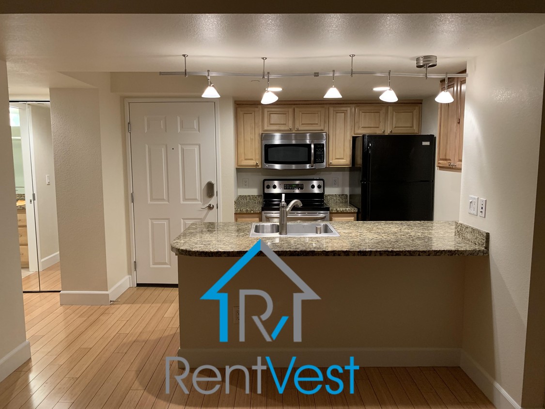 Kitchen - 450 N Arlington Ave