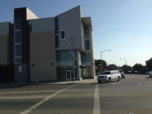 Foto del edificio - Salinas Gateway Senior Apartments