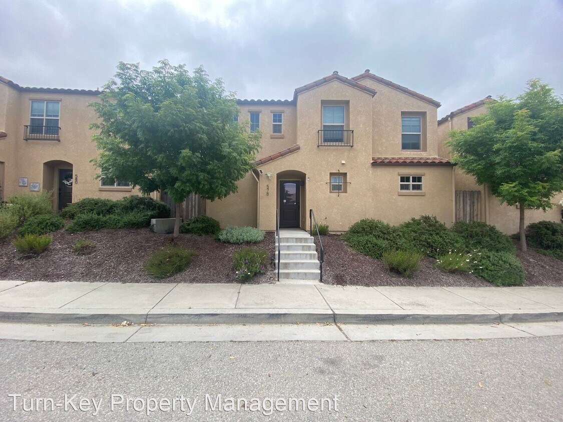 Primary Photo - 4 br, 2.5 bath House - 578 River Oaks Dr.