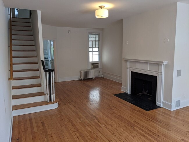 Building Photo - 1223 33rd St NW