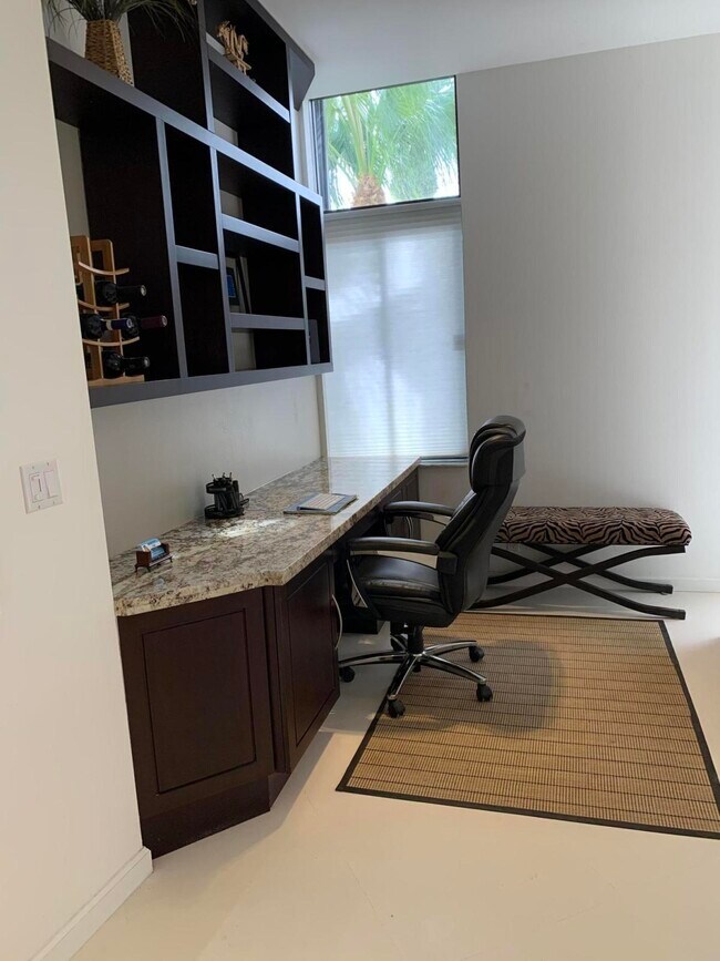 Building Photo - 2480 Presidential Way