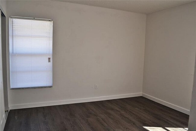 Foto del edificio - 2456 NW 52nd Ave
