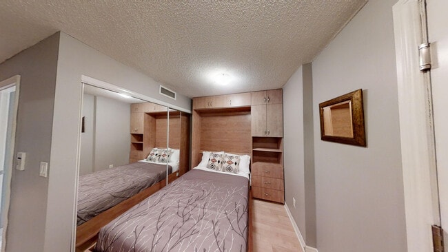 Photo du bâtiment - 250 Wellington St W