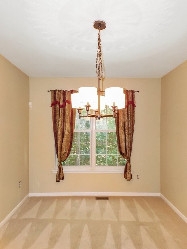 Foto del edificio - 2347 Ashford Ln