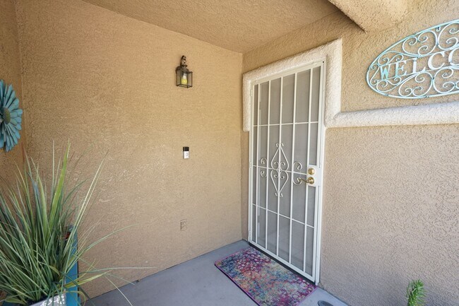 Foto del edificio - SHOWINGS AVAILABLE NOW