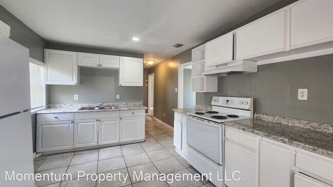 Foto del edificio - 3 br, 1 bath House - 2906 E. Lake Ave.