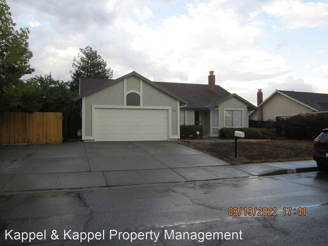 Foto principal - 4 br, 2 bath House - 729 Madonna Drive