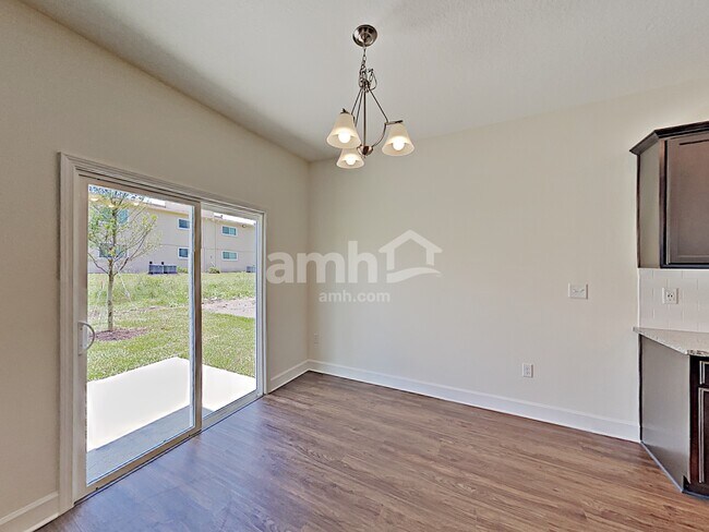 Foto del edificio - 8595 Highfield Ave