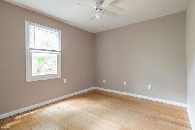 Foto del edificio - 2 br, 1 bath Triplex - 1745 WILLINGTON ST ...