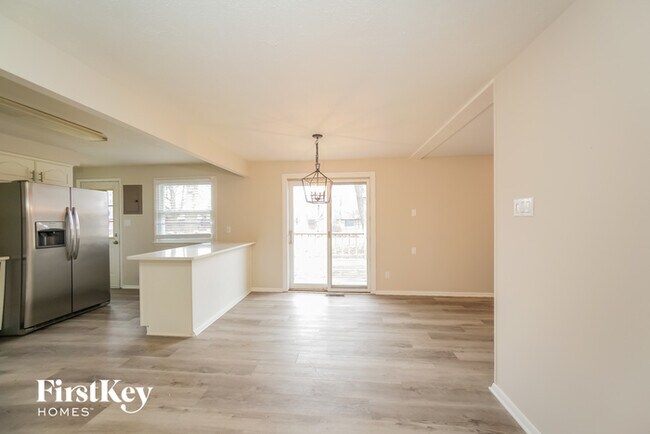 Foto del edificio - 7808 Hilltop Ln
