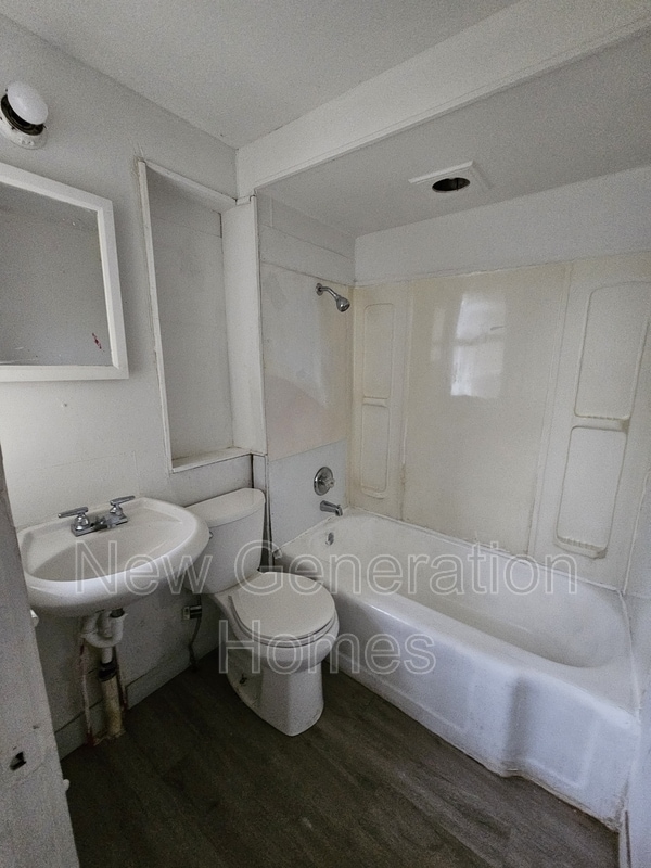 Building Photo - 1913 E Prairie Ave