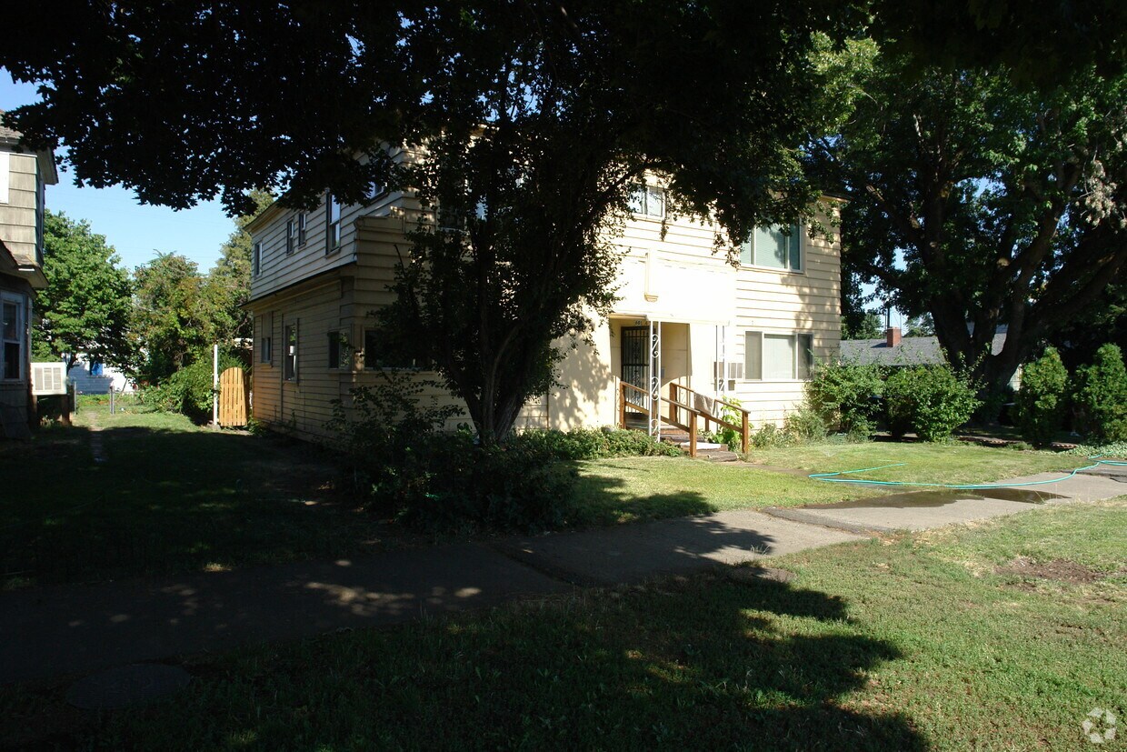 Building Photo - 601 N 2nd St