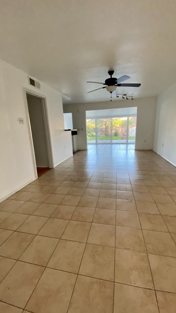 Building Photo - Beautiful Home Close to Tara in Mid City
