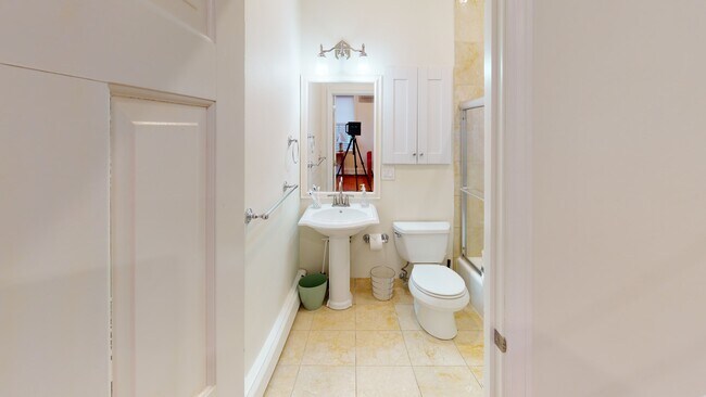 Baño del primer piso - 9 Ashton Pl