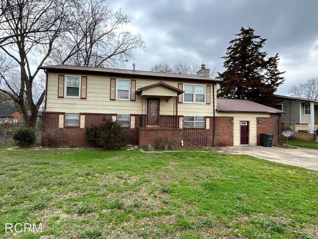 Building Photo - 5 br, 2 bath House - 2110 Wedgewood RD NW