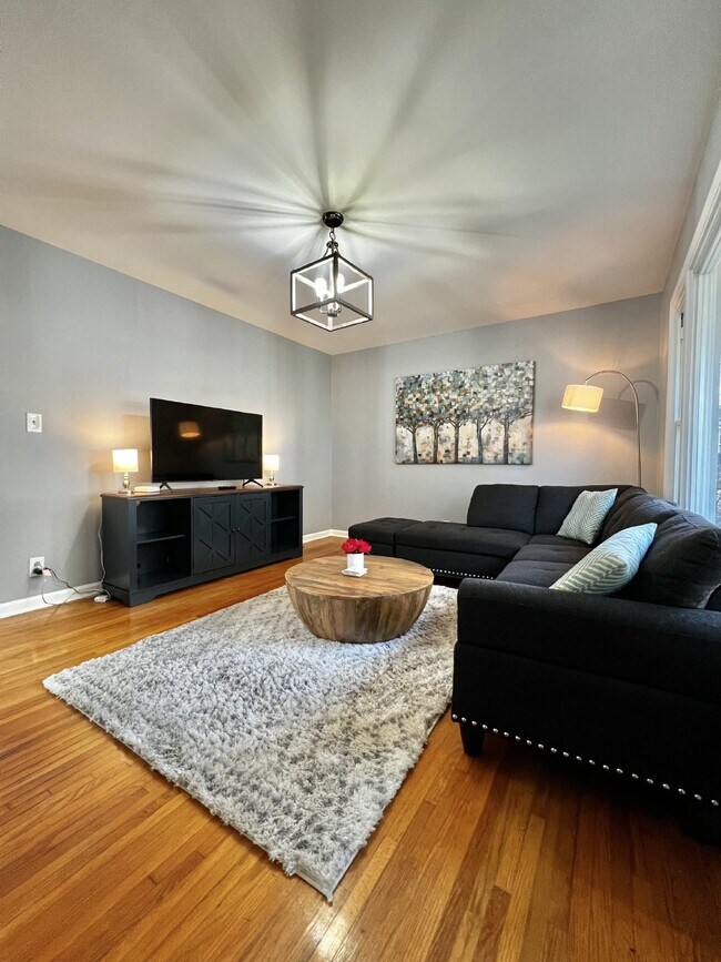 Building Photo - 68 DURRETT DR. FIRST TWO WEEKS FREE! Disco...