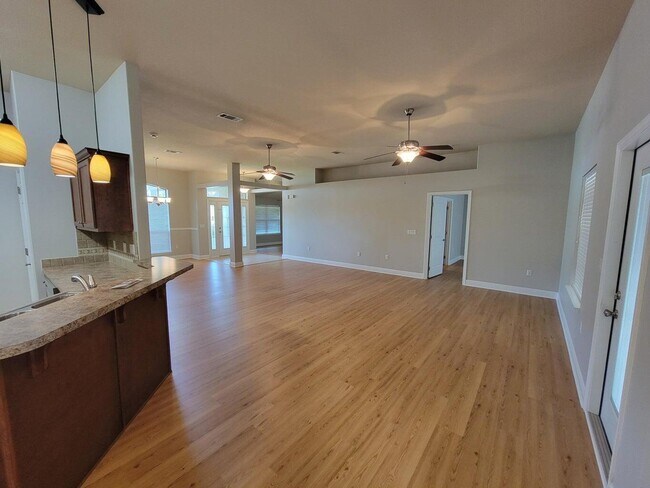 Building Photo - 119 Strike Eagle Dr