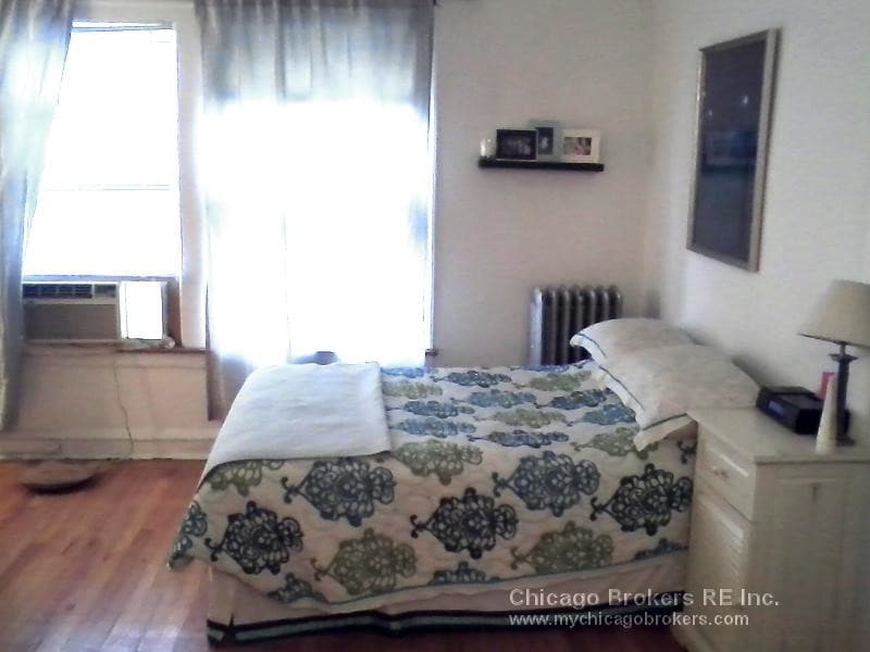 Primary Photo - 927 W Oakdale Ave