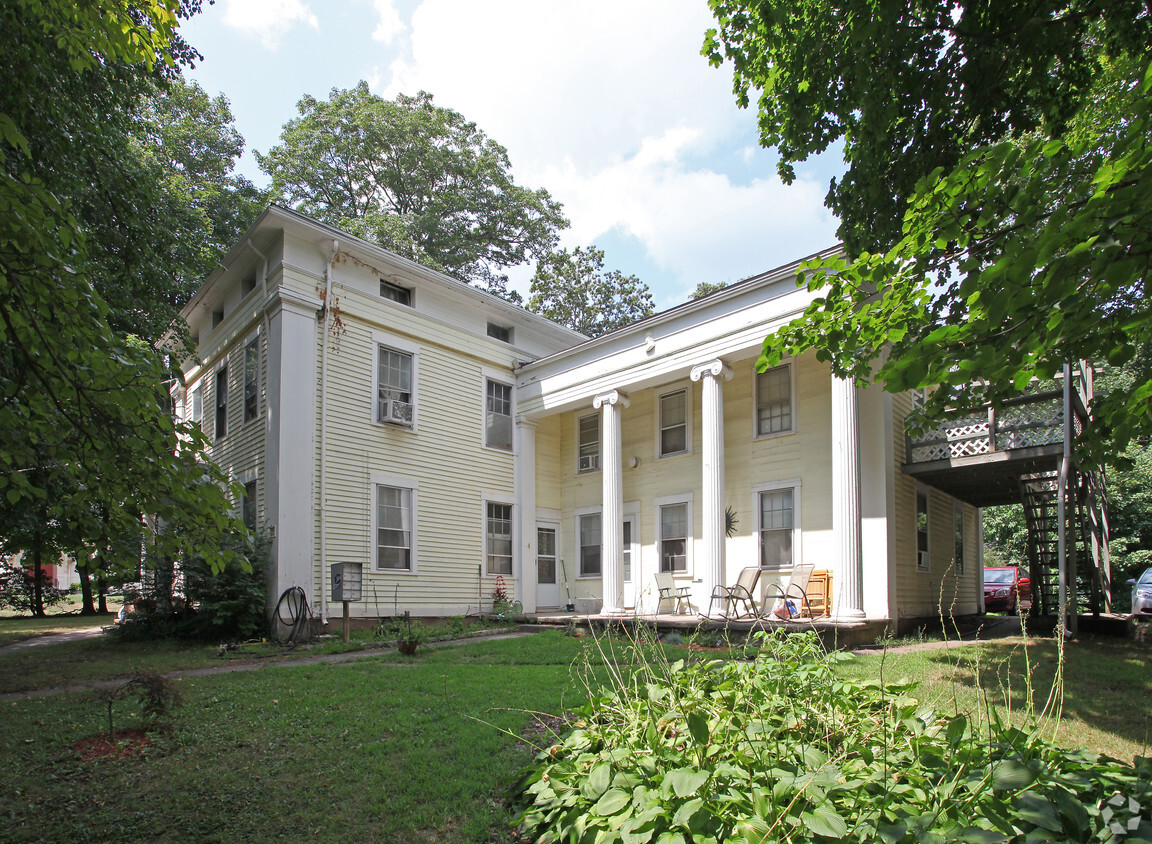 Building Photo - 131 W Main St