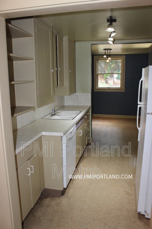 Building Photo - 7224 SW 33rd Ave